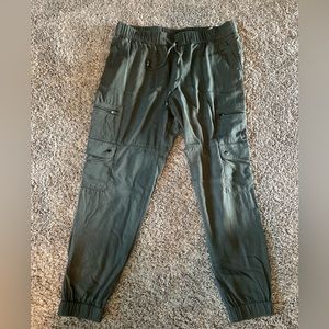 Women’s Banana Republic cargo jogger. Size M.